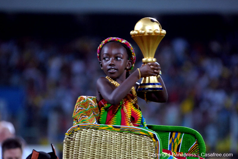 Petite fille portant la Coupe